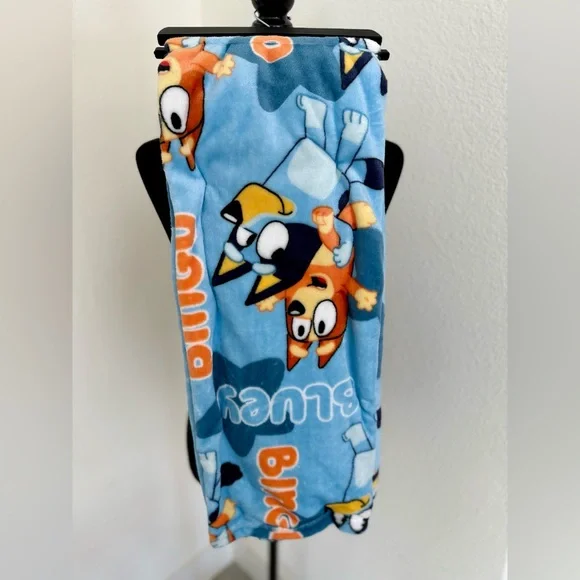 Bluey Bingo Throw Blanket - Picture 3 of 4